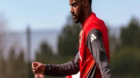 曼联球员场表现不佳，希勒指出缺乏斗志